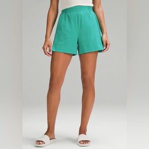 lululemon Stretch Woven Relaxed Fit High Rise Short 4" In Kelly Green Size XXS